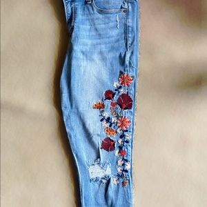Abercrombie Embroidered jeans size 28